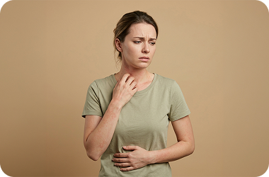 Pāriet uz lapu Veselības skrīnings sievietei 45+ Sieviete ar rūpēm par sevi, glauda kaklu